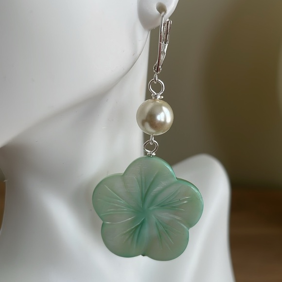 Hand Crafted Jewelry - HAND CRAFTED MOTHER OF PEARL FLORAL SHELL EARRINGS Mint Green Cream Faux Pearls